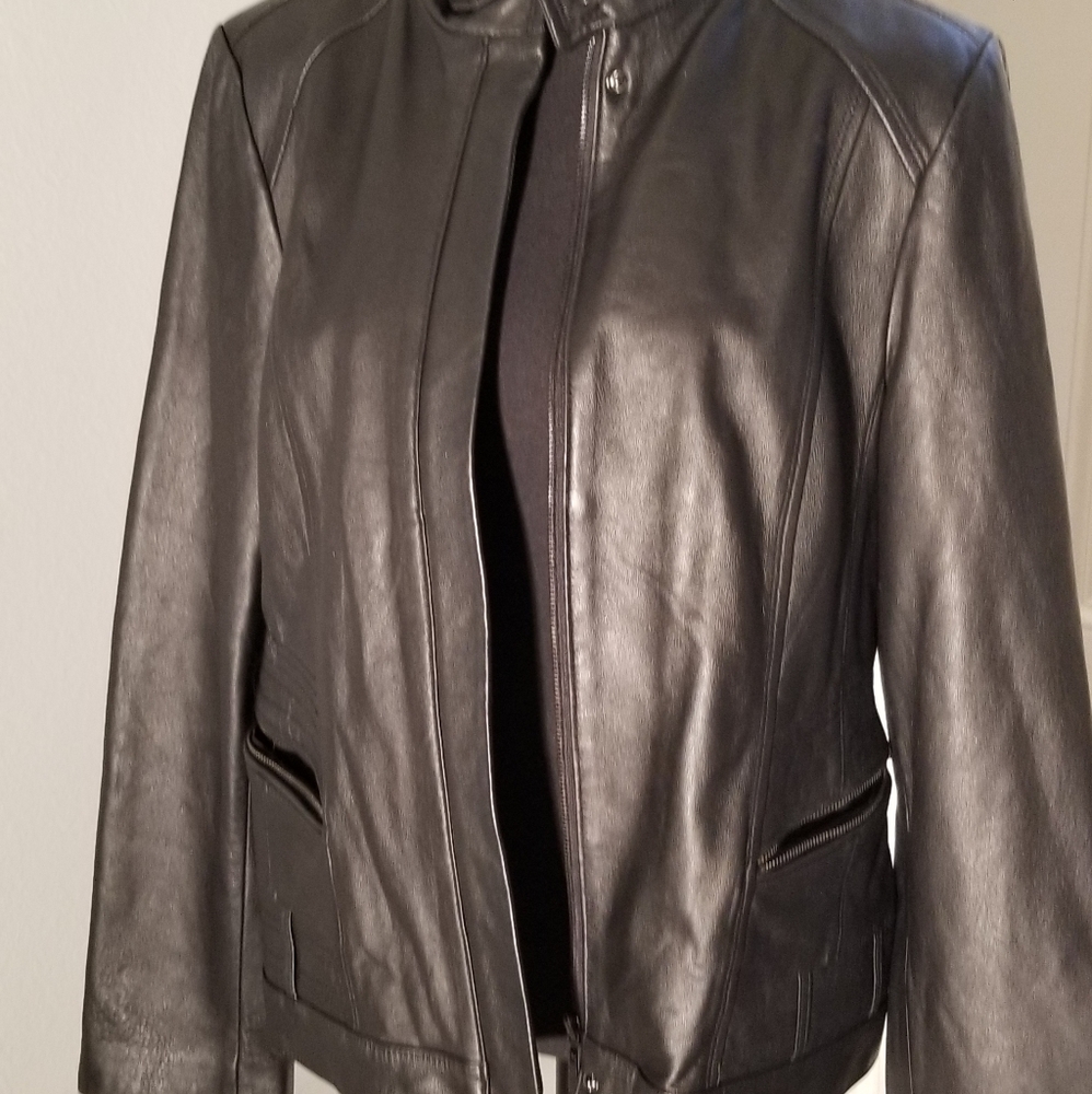 Women genuine lamb skin leather jacket. Like new.  Size large like new
